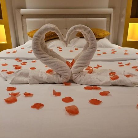 Spa Celyna Appartement Avec Jacuzzi Privatif 里昂 外观 照片