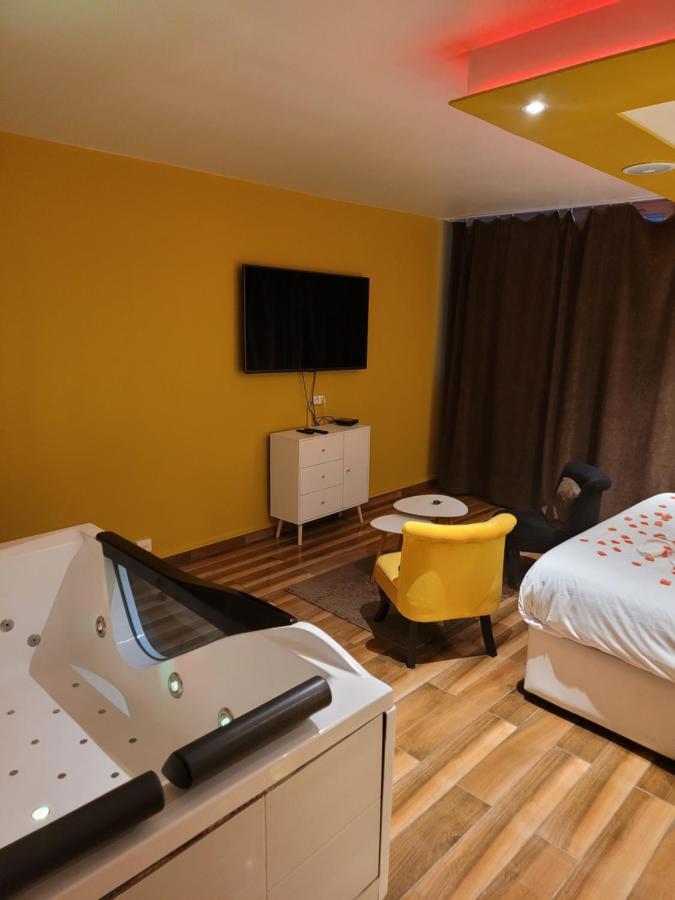 Spa Celyna Appartement Avec Jacuzzi Privatif 里昂 外观 照片
