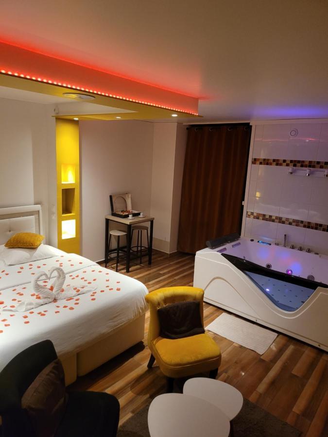 Spa Celyna Appartement Avec Jacuzzi Privatif 里昂 外观 照片